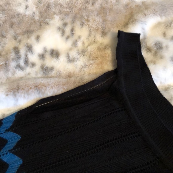 NEW bebe Cold shoulder batwing delicate sweater S - Picture 9 of 10